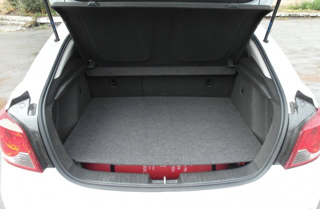 багажник Chevrolet Cruze с газовыми метановыми баллонами
