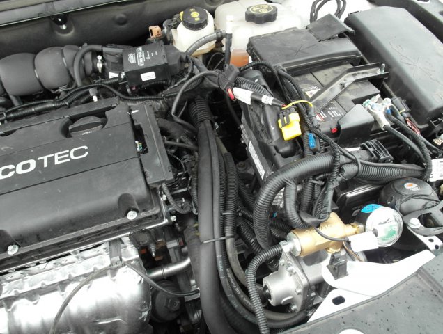Подкапотная компоновка элементов ГБО, редуктор с манометром, вариатор УОЗ, на Chevrolet Cruze 5 dr.