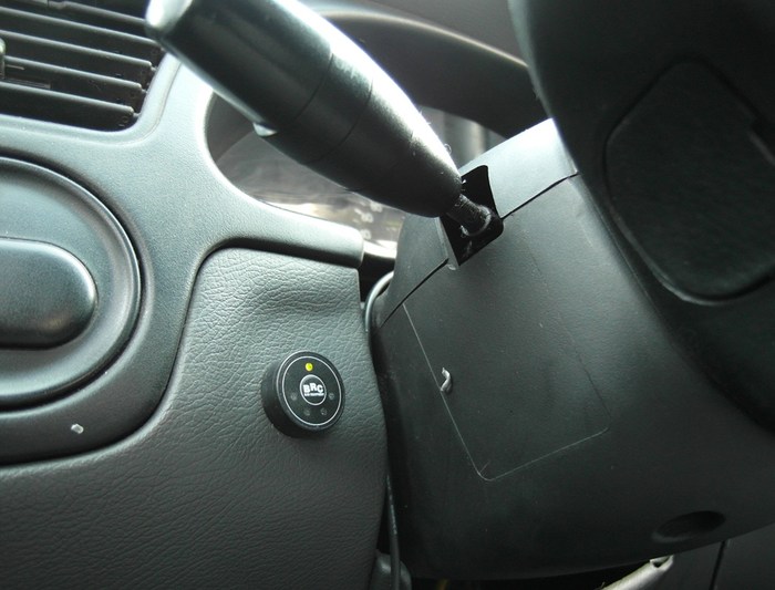 Кнопка переключения и индикации режимов работы ГБО на Chevrolet Lanos