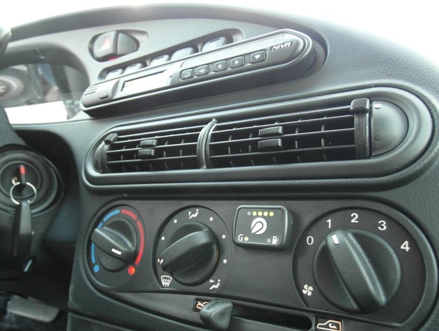 Кнопка переключения и индикации режимов работы ГБО в салоне Chevrolet Niva