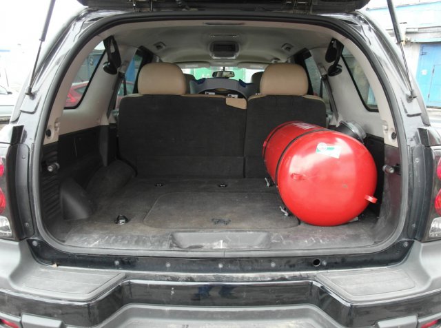 Багажник Chevrolet TrailBlazer GMT360 с установленным газовым баллоном 103 л