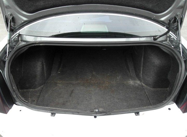 багажник Chrysler 300C с тороидальным газовым баллоном 53 л под полом