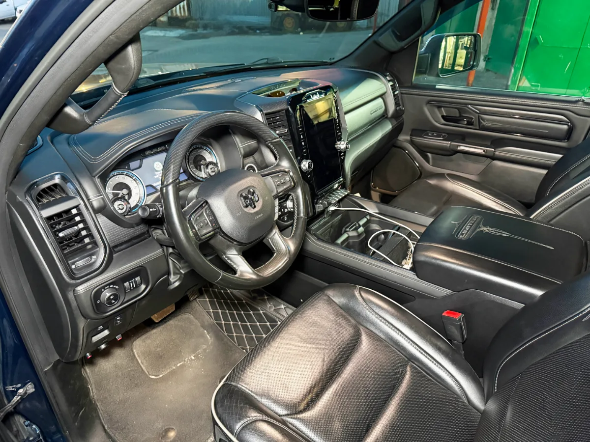 Dodge Ram 1500 на пропане салон