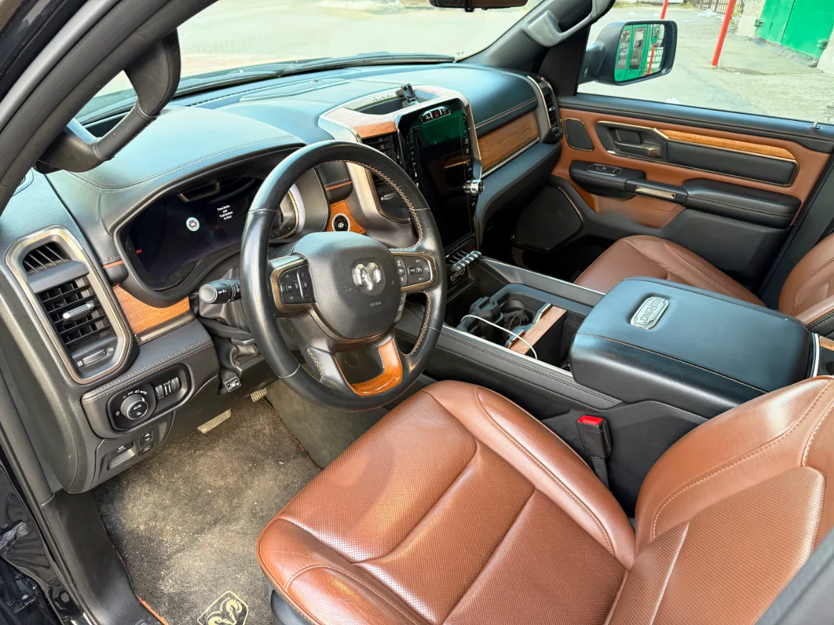 Dodge Ram на газу, салон