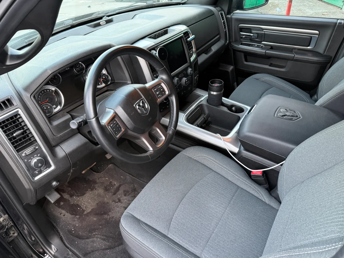 Dodge Ram 2023 Hemi на газу