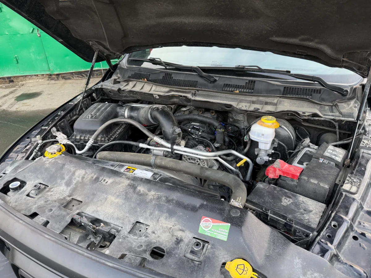 Dodge Ram на газу, под капотом