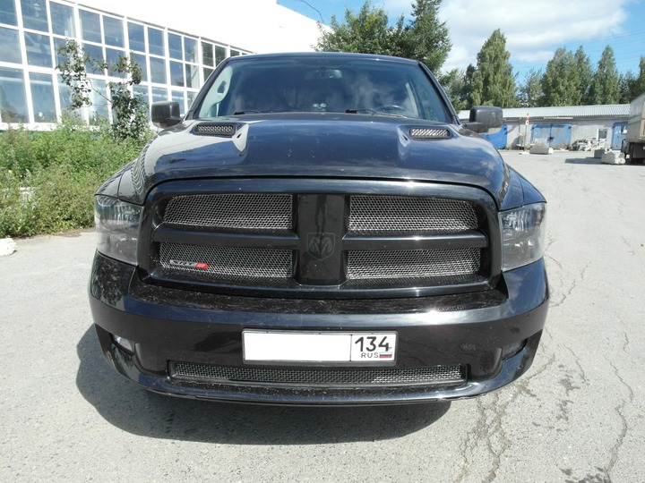 Dodge Ram, вид спереди