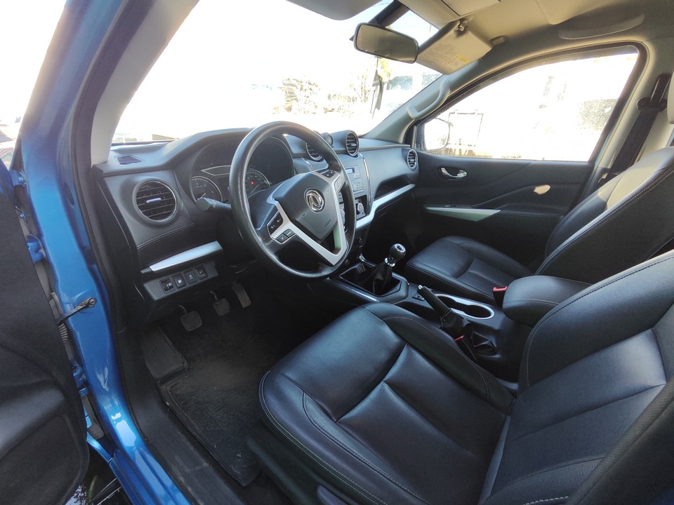 Салон полноприводного пикапа DONGFENG DF6