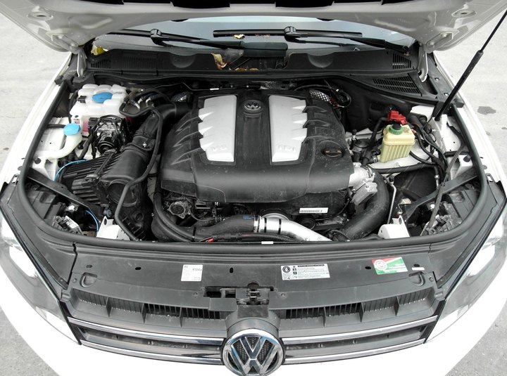 Подкапотная компоновка Volkswagen Touareg (7P5), двигатель CASA, CNRB