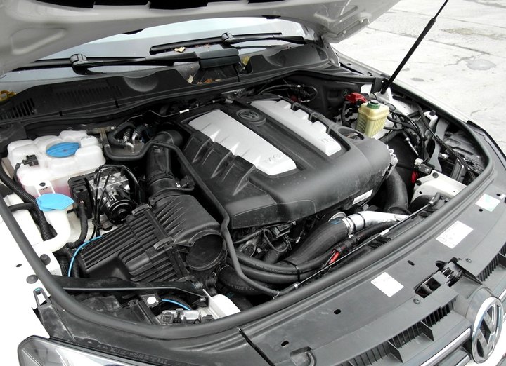 Подкапотная компоновка Volkswagen Touareg, двигатель CASA, CNRB