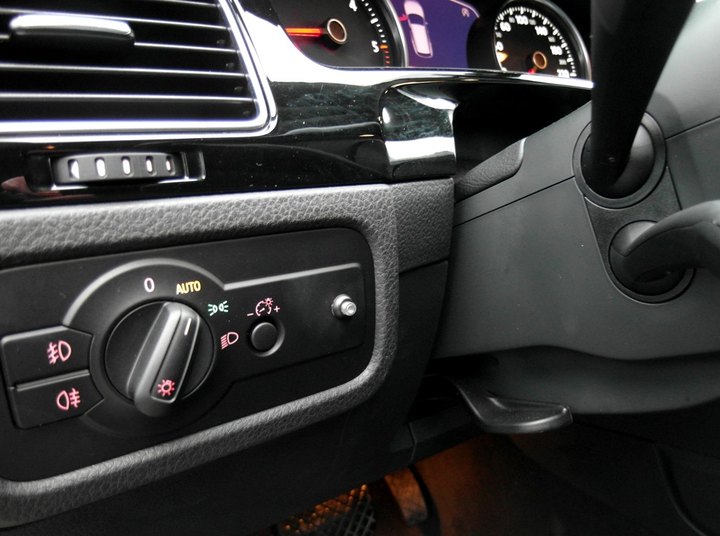 Кнопка запуска предпускового подогревателя Eberspacher Hydronic D5W SC с индикатором состояния на передней панели Volkswagen Touareg (7P5)
