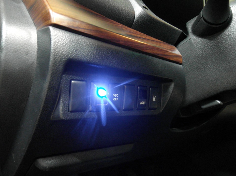 Кнопка подогревателя. Кнопка подогрева емеля ук-2. Автоарматура 2115 93. Rav 4 кнопка включения. Кнопка подогрева двигателя.