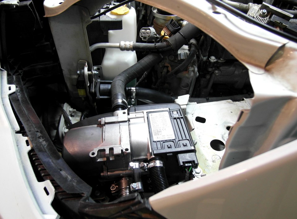 Предпусковой подогреватель Eberspacher Hydronic S3 B4Е в моторном отсеке, Subaru Forester