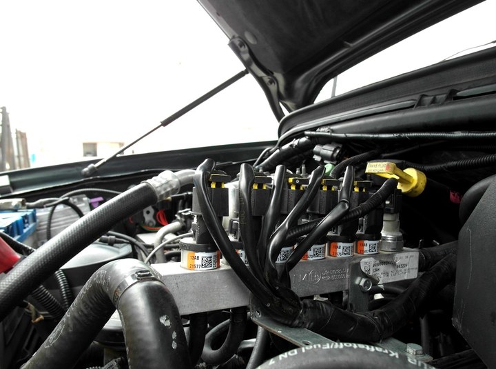 Подкапотная компоновка ГБО BRC Sequent Plug&Drive метан, Ford F-350 Super Duty