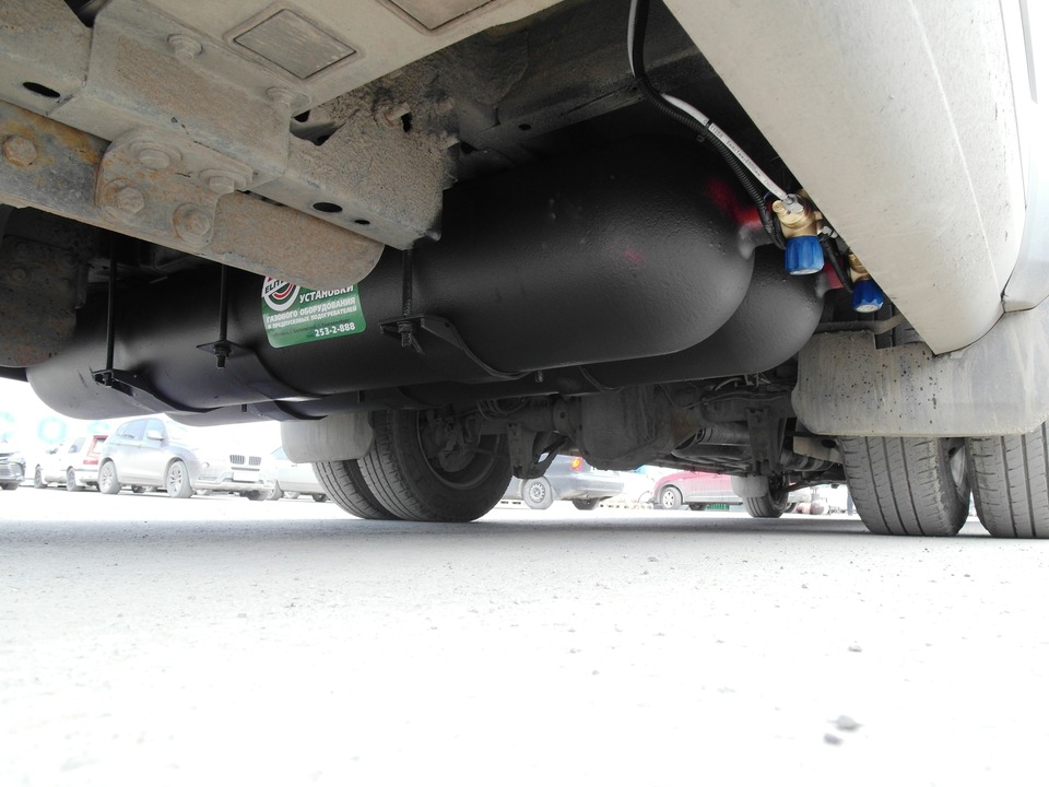 Цельнометаллические газовые баллоны метан под кузовом Ford Transit