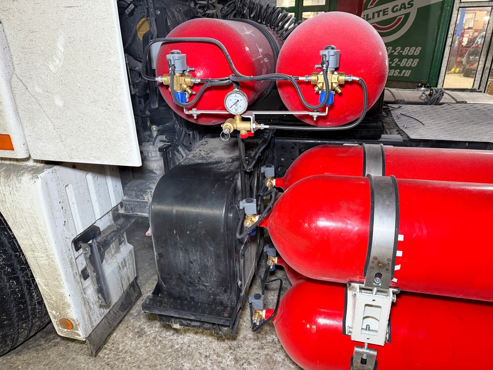 4 баллона по 120 литров и 2 баллона по 190 литров.