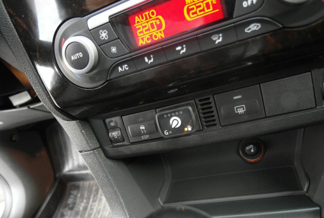Кнопка переключения и индикации режимов работы ГБО на Ford Focus II