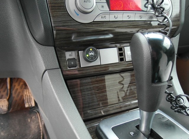 Кнопка переключения и индикации режимов работы ГБО на Ford Focus II