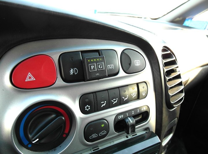 Кнопка переключения и индикации режимов работы ГБО Tamona GD (газодизель) с указателем уровня топлива, Hyundai Starex