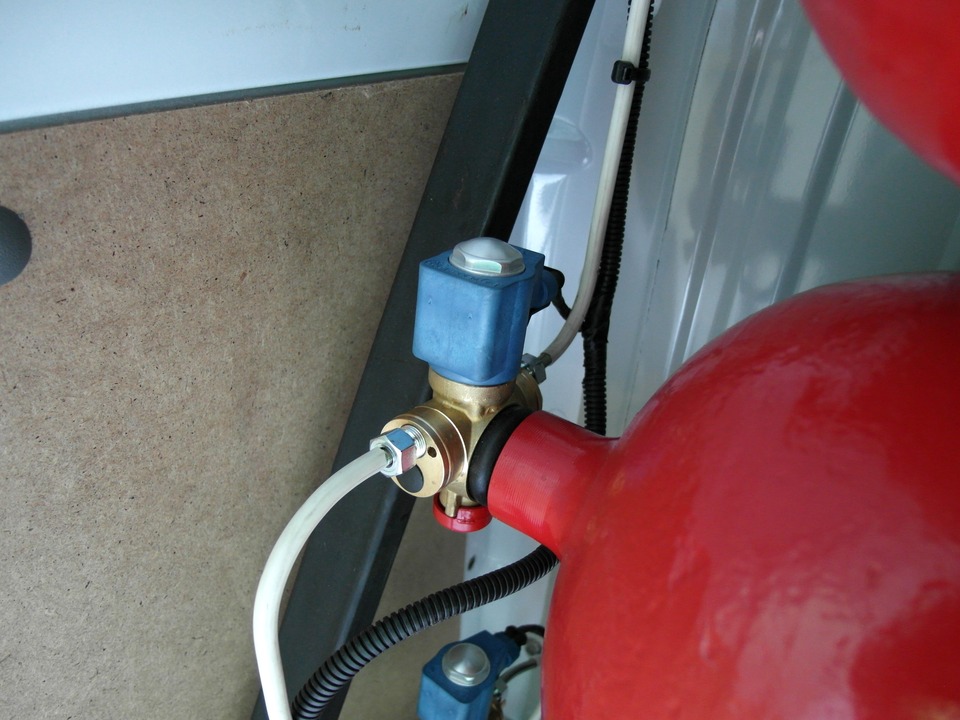 Баллонный вентиль метан с пожарным и запорным электромагнитным клапанами