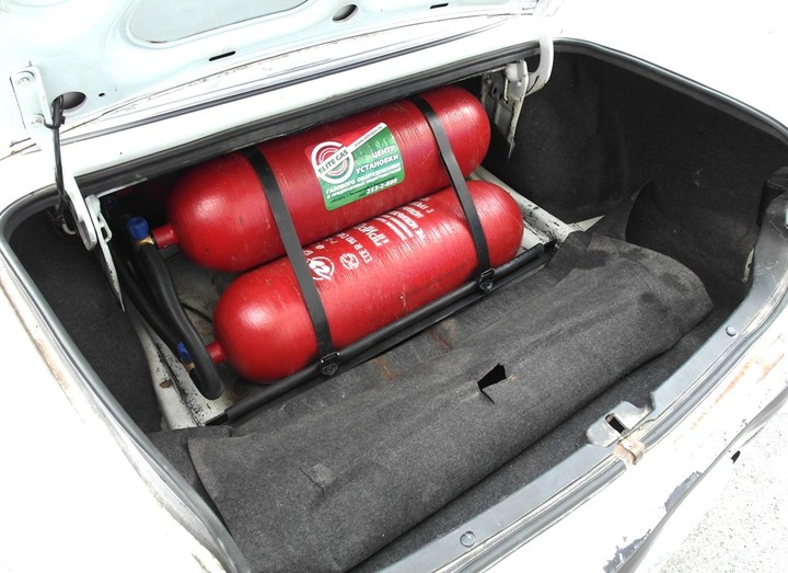 3 метановых баллона CNG-2 3х34 л в багажнике ГАЗ-3110 Волга