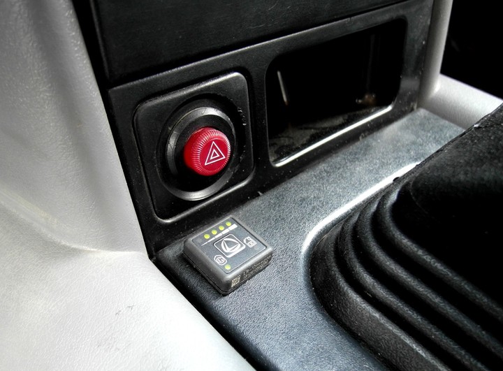 Кнопка переключения и индикации режимов работы ГБО Landi Renzo EVO с указателем уровня топлива, ГАЗ-3110 Волга