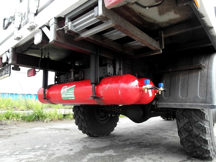 2 метановых баллона CNG-1 2x51 л на раме на месте запасного колеса, Луидор 3295A1