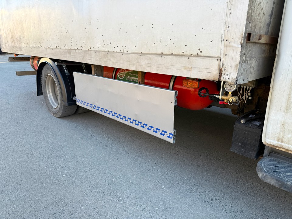Метановые баллоны за специальным щитом, Газон Некст