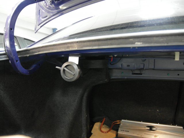 Газовое заправочное устройство Tamona в багажнике  GEELY JL 7152 U1