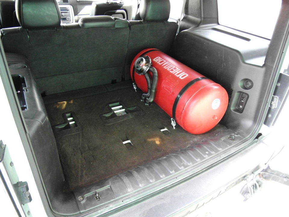 газовый баллон пропан 90 литров в багажнике Hummer H2