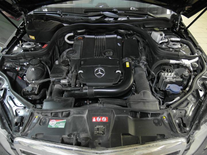 Подкапотная компоновка, Mercedes Benz E200 CGI (W212)