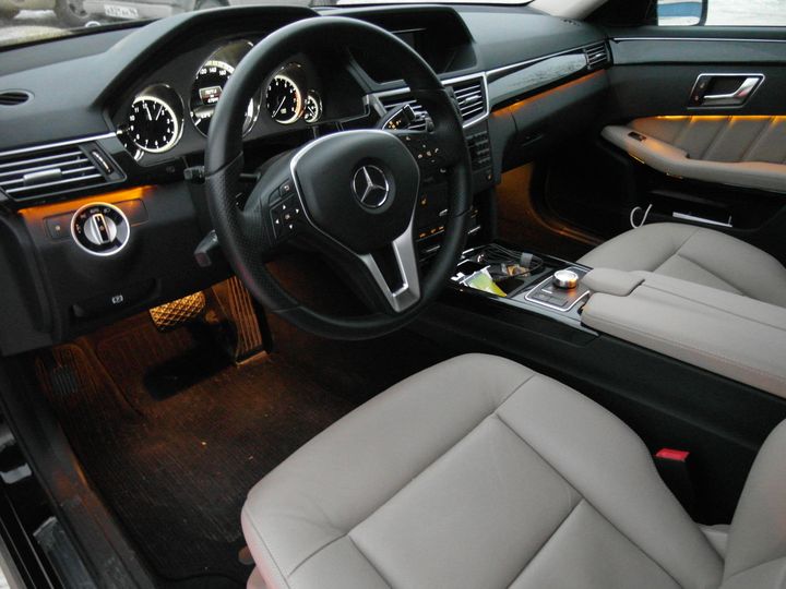 салон Mercedes Benz E200