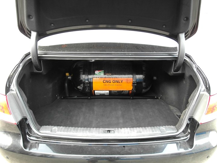 Багажник Hyundai Grandeur (TG) с облегченным металлокомпозитным баллоном CNG-3 (тип 3) 89 л за спинками задних сидений