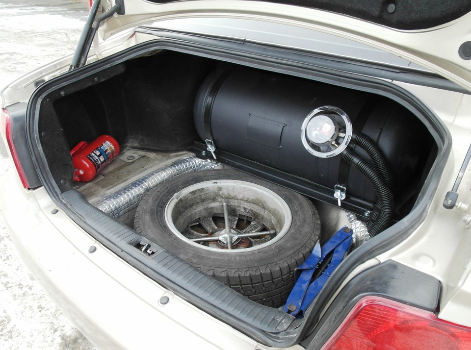 Багажник с газовым баллоном 80 литров (пропан)