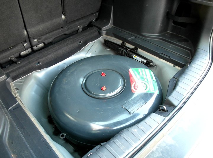 газовый баллон 65 л в багажнике Honda CR-V (RE7)