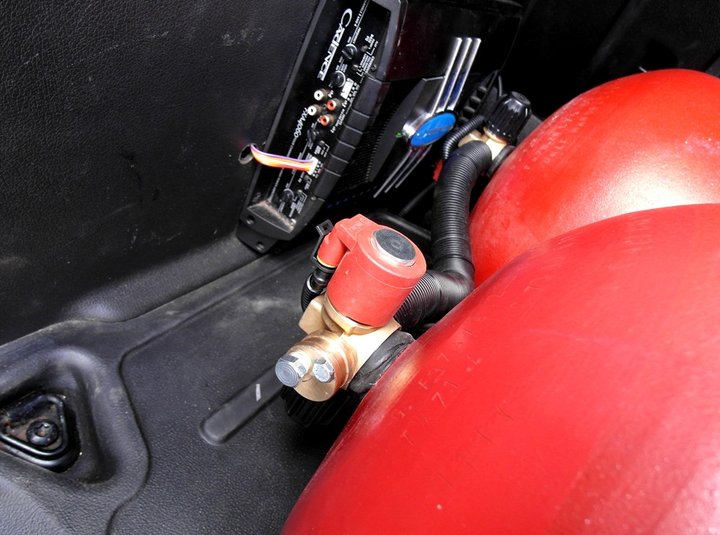 Вентиль баллонный BRC с предохранительными клапанами и запорным электроклапаном, Hummer H3