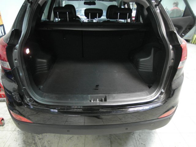 После установки баллона багажник Hyundai IX35 имеет заводской вид