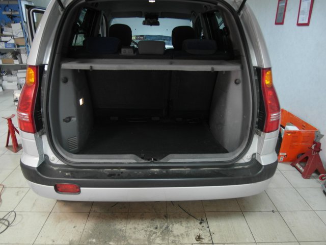 Багажник Hyundai Matrix с установленным газовым баллоном 53 л