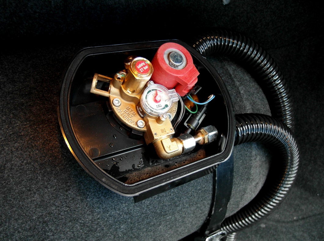 Мультиклапан класса Европа 2 с запорным электроклапаном, пожарным клапаном и электронным датчиком уровня топлива, Infiniti M37x