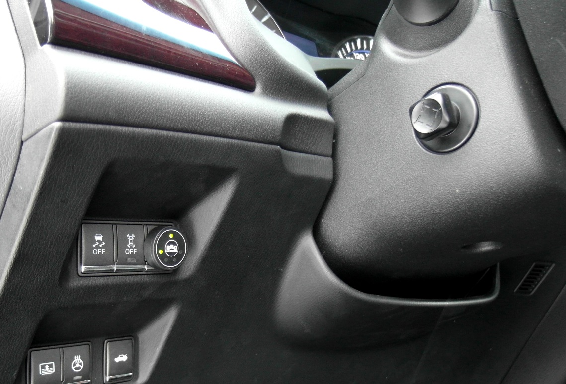 Infiniti M37x, кнопка переключения и индикации режимов работы ГБО BRC Sequent Plug&Drive с указателем уровня топлива