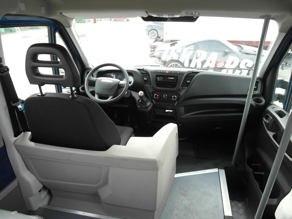 Салон микроавтобуса IVECO Daily 50C14V CNG