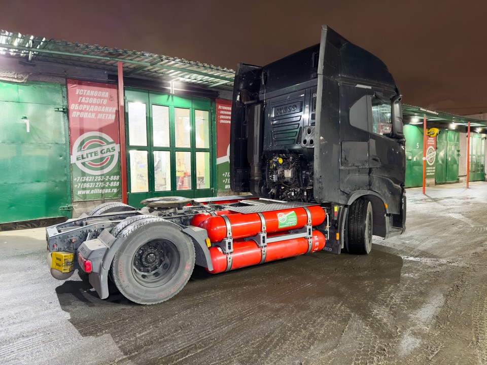 Iveco Stralis Hi-Way, установка баллонов КПГ