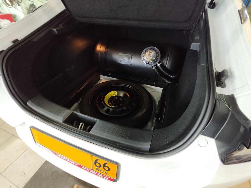 Багажник с газовым баллоном 80 л (пропан)