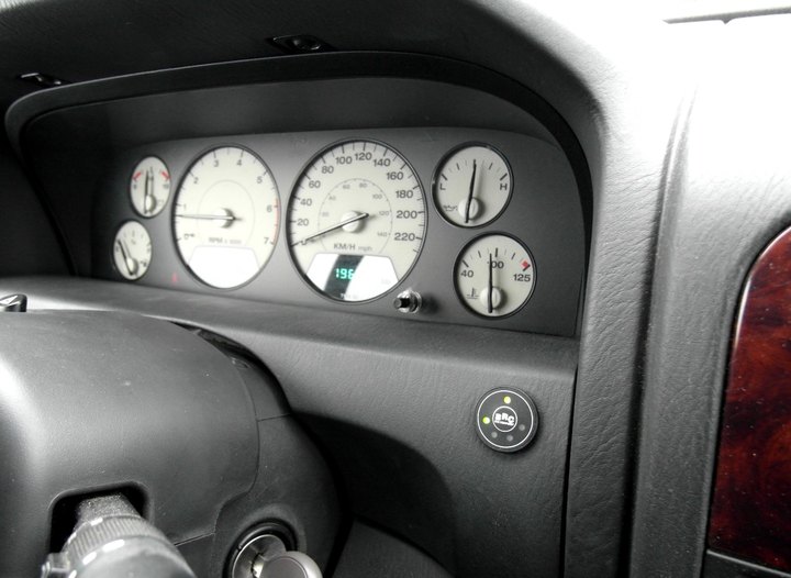Кнопка переключения и индикации режимов работы ГБО BRC Sequent Plug&Drive с указателем уровня топлива, Jeep Grand Cherokee