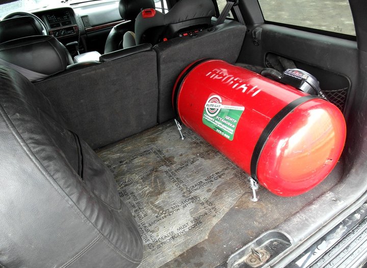 багажник Jeep Grand Cherokee с газовым баллоном 95 литров