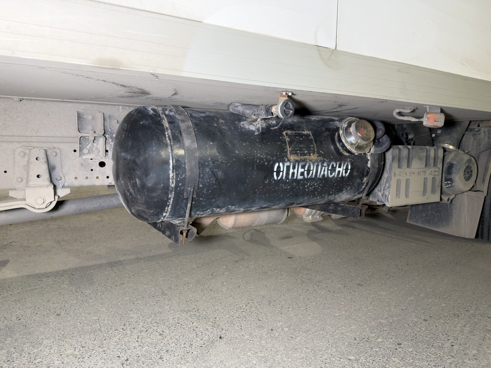 Цилиндрический газовый баллон объемом 100 литров