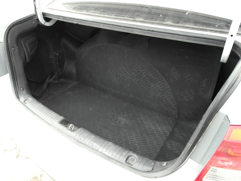 Багажник с баллоном, скрытым резиновым ковриком