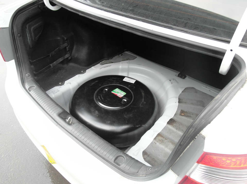 Багажник Kia Rio с газовым баллоном 54 литра