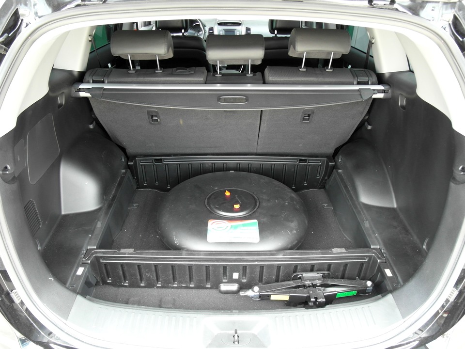 Багажник Kia Sorento с тороидальным газовым баллоном 54 литра под фальшполом