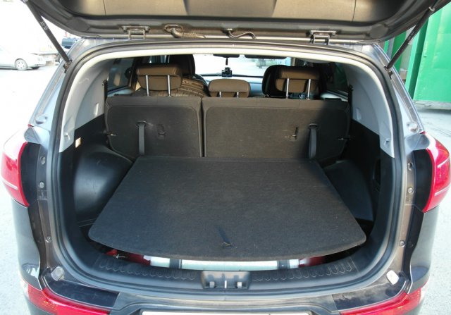 Багажник Kia Sportage с двумя металлопластиковыми баллонами по 55 л